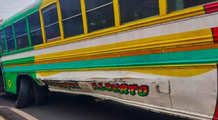 La Policía Nacional Civil (PNC) reportó un accidente de tránsito que dejó al menos 5 personas lesionadas en Ahuachapán.