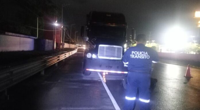 Un hombre falleció tras ser atropellado por una rastra sobre el kilómetro 29 de la carretera Panamericana, San Juan Opico.