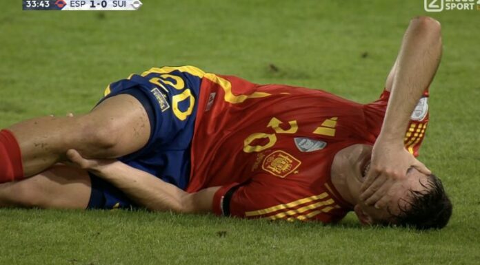 Pedri se lastimó y dio el susto tras sufrir un resbalón. Pese a ello, el canario pudo continuar con el compromiso.