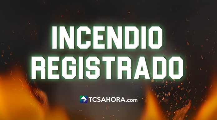 Un carro y una vivienda fueron los afectados en un incendio que se generó esta madrugada en el cantón Lomas de Santiago, en San Juan Opico.