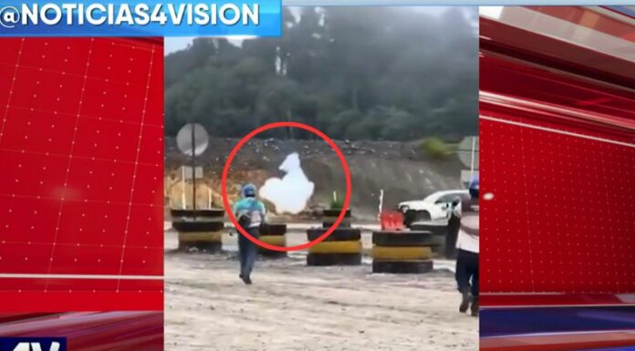 En Indonesia, captaron el momento exacto en el que se ve descender del cielo, lo que parece ser una «nube».