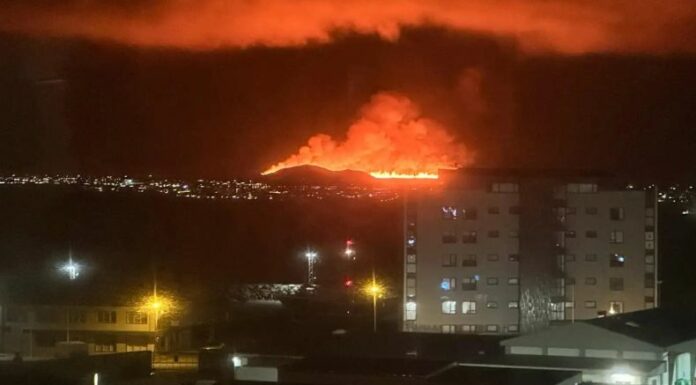 Medios locales reportaron que inició una nueva erupción en la serie de cráteres Sundhnúks, ubicada en Islandia.