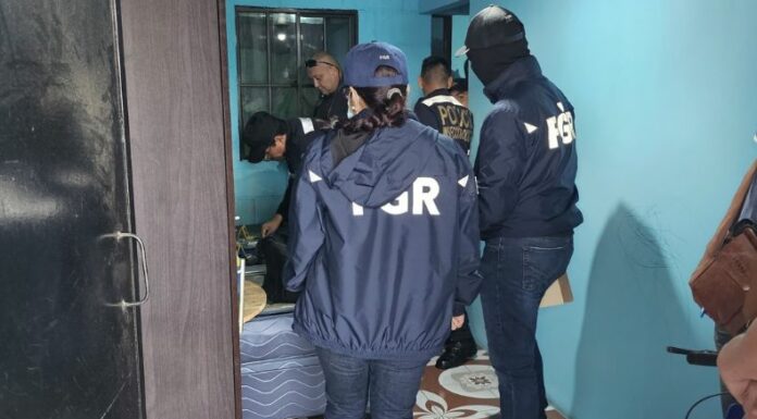 Autoridades hicieron un registro en las viviendas de adolescentes que son acusados de estafa por ventas de boletos de conciertos.