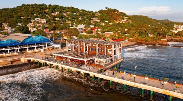 Con la inauguración del Muelle Turístico del Puerto de La Libertad, varios turistas nacionales y extranjeros se han dado cita al lugar.