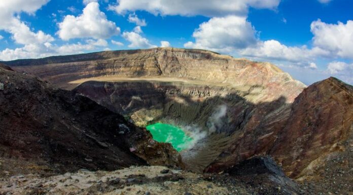 El Ministerio de Medio Ambiente y Recursos Naturales (MARN) informó que se prohíbe el ascenso al volcán de Santa Ana por fuertes vientos.