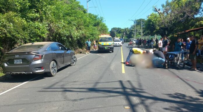 Comandos de Salvamento reportó que dos personas resultaron lesionadas en un accidente de tránsito en carretera a Tecoluca.