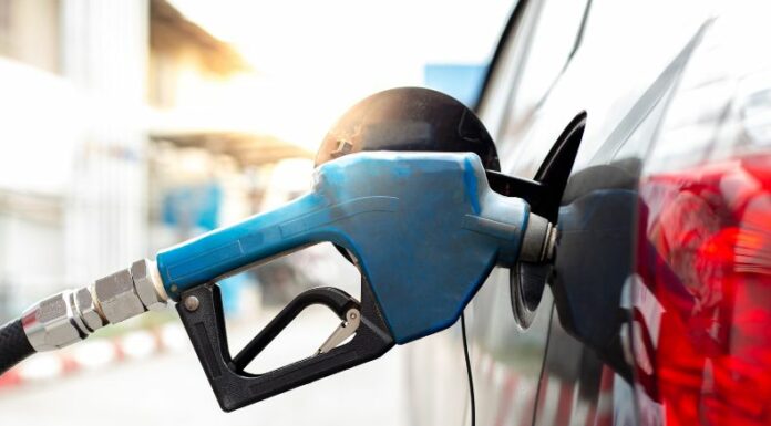 La Dirección General de Energía, Hidrocarburos y Minas publicó los respectivos precios de los combustibles vigentes a partir de mañana.