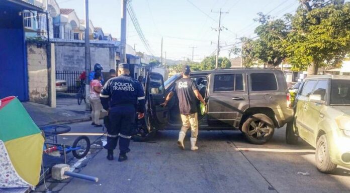 La Policía Nacional Civil (PNC) reportó que una mujer resultó lesionada en un accidente de tránsito tras ser atropellada.