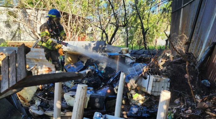 El Cuerpo de Bomberos sofocó un incendio en un depósito de chatarra ubicado en el departamento de San Miguel.