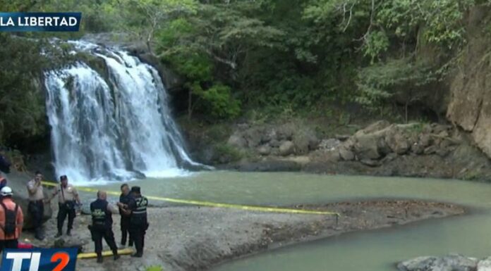 El padre de los menores que fallecieron ahogados en una poza en Huizúcar, lamentó que no pudo salvar a sus hijos de la tragedia.
