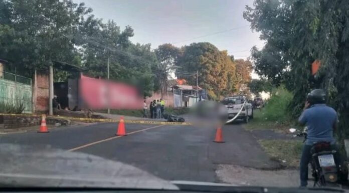 Esta mañana, un motociclista perdió la vida en un accidente de tránsito registrado en la carretera Antigua a San Salvador.
