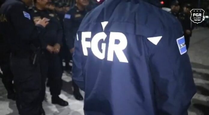 La FGR, en conjunto con la PNC, hicieron efectiva las capturas de varias personas acusadas de estafar a víctimas con escrituras falsas.