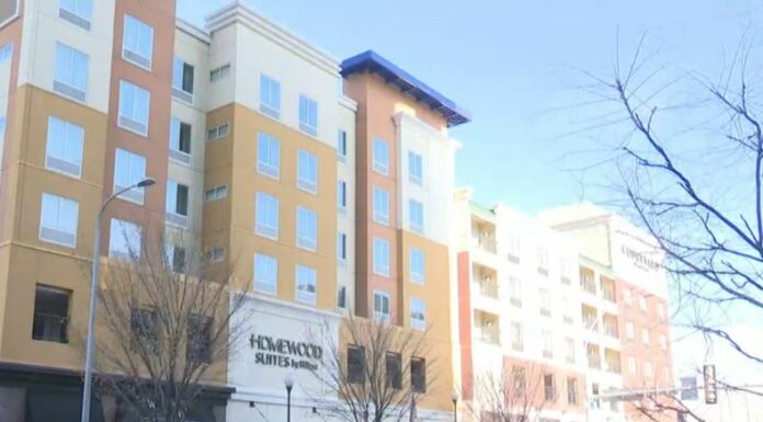 Las visas H-2B y el Programa de Movilidad Laboral permite que seis salvadoreños se desempeñen en el rubro de hotelería en Minnesota.