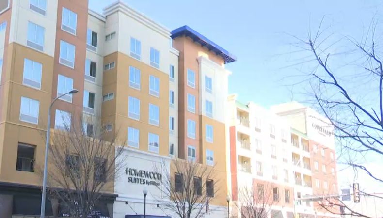 Las visas H-2B y el Programa de Movilidad Laboral permite que seis salvadoreños se desempeñen en el rubro de hotelería en Minnesota.