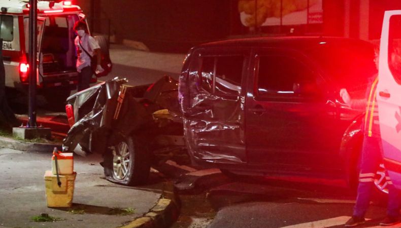 Esta madrugada ocurrió un accidente de tránsito que dejó cuatro lesionados, el cual se registró en San Salvador Centro.