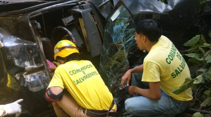 Un vehículo cayó de un puente de un río en Sonsonate, por lo que dejó a una mujer fallecida y dos lesionados.