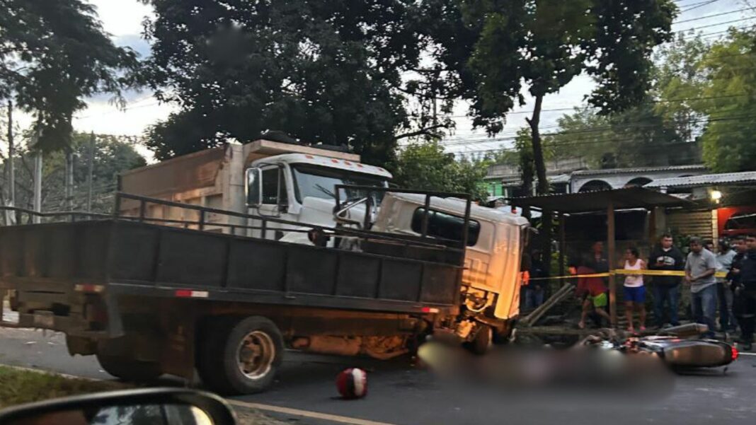 Un fuerte accidente de tránsito se registró sobre el km 34 de la carretera Panamericana, a la altura de Ciudad Arce, con sentido a San Salvador.