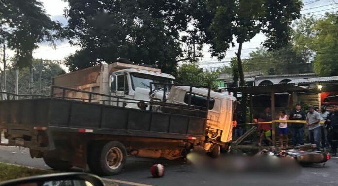 Un fuerte accidente de tránsito se registró sobre el km 34 de la carretera Panamericana, a la altura de Ciudad Arce, con sentido a San Salvador.