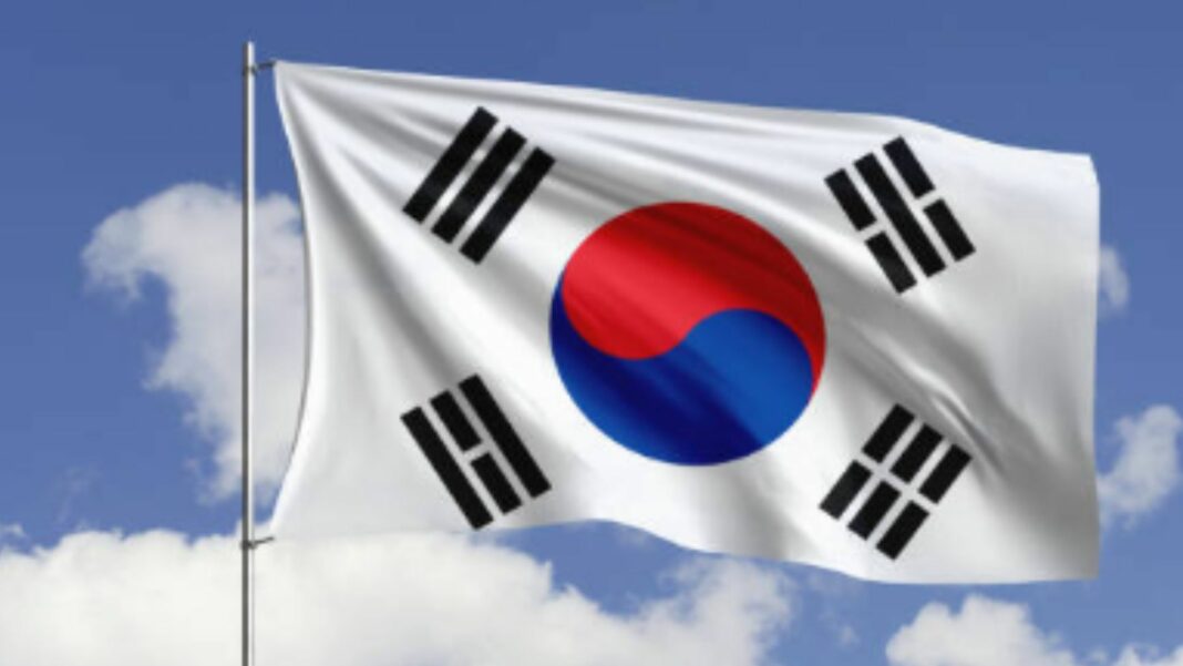 El presidente surcoreano declaró hoy la ley marcial de emergencia para proteger el 