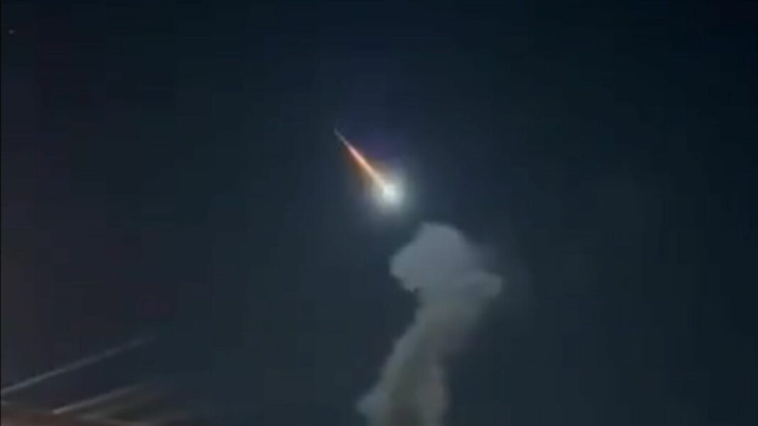 Un meteorito de 70 cm se estrelló sobre Yakutia, Rusia, este día a pocas horas después de su descubrimiento.