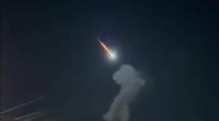 Un meteorito de 70 cm se estrelló sobre Yakutia, Rusia, este día a pocas horas después de su descubrimiento.