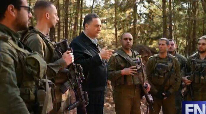 El ministro de Defensa de Israel amenazó con atacar más al estado libanés si Hezbolá rompe el acuerdo del alto al fuego.