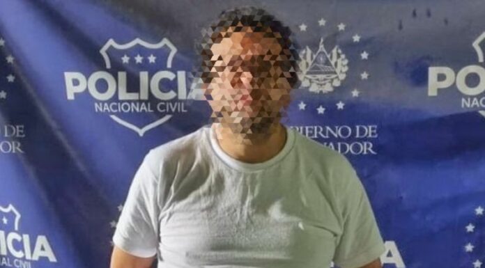 La Policía Nacional Civil (PNC) reportó la captura de un hombre que se hacía pasar como vendedor de compañía telefónica para estafar.