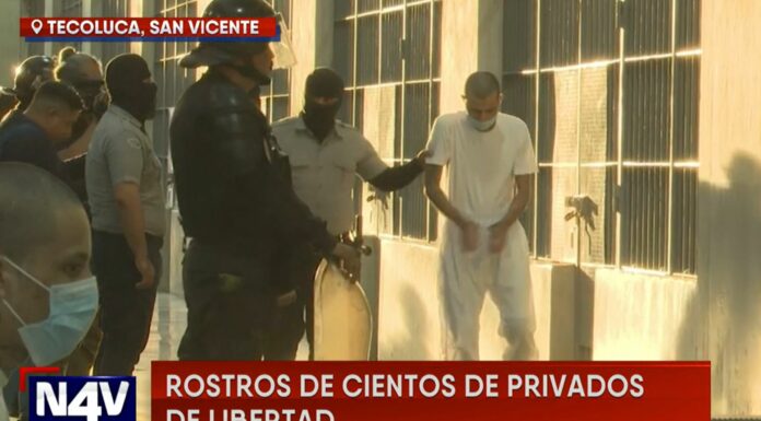 En el CECOT se encuentran los presos más peligros del país, entre ellos, algunos cumpliendo condenas de hasta 700 años.