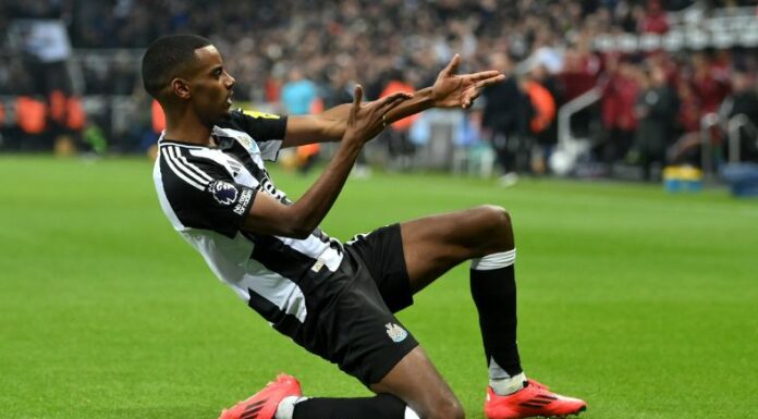 En uno de los encuentros más interesantes de la jornada, el Liverpool se enfrentaba ante el Newcastle, y estos últimos le anotaron un tanto más que relevante a los “Reds”.