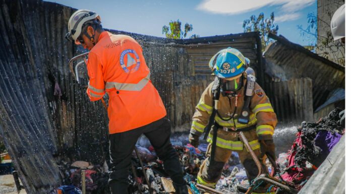 El incendio ocurrió en el barrio San Esteban, San Salvador Centro. Por fortuna, no se reportaron víctimas, pero sí perdidas materiales.
