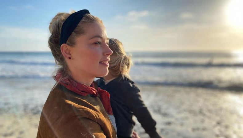 Amber Heard, tras debutar como mamá en el 2021, ahora estaría feliz por recibir a su segundo bebé para el próximo año.