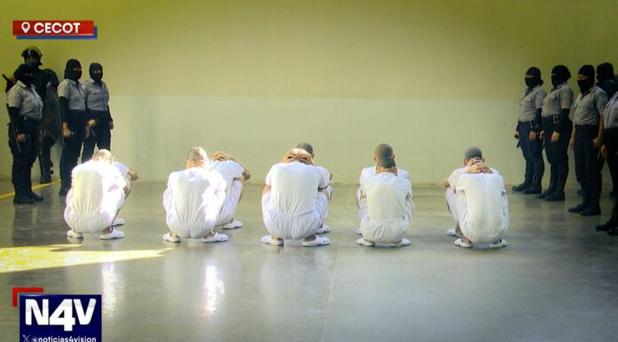 El CECOT posee estrictos niveles de seguridad que garantizan que los pandilleros cumplan sus condenas en condiciones rigurosas.
