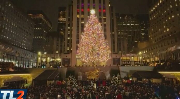 La ciudad de Nueva York se iluminó con el espíritu de la Navidad en el Rockefeller Center, donde encendieron el icónico árbol.
