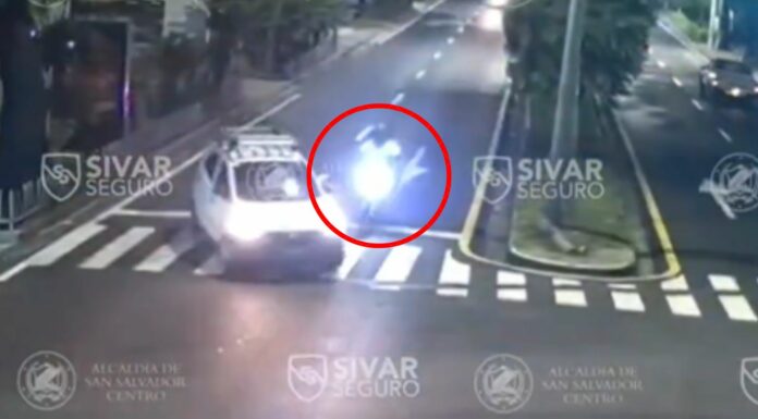 Conductor intentó incorporarse a otro carril al realizar un giro indebido sobre la alameda Manuel E. Araujo y avenida Olímpica.