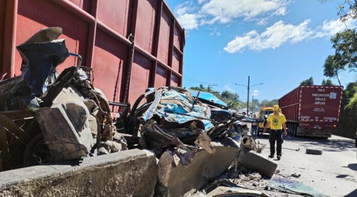 De manera milagrosa una persona resultó levemente lesionada tras un fuerte accidente sobre la Troncal del Norte.