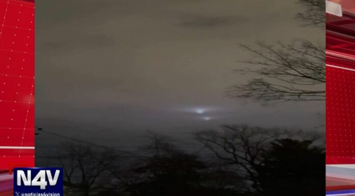 Un hombre captó desde su celular unas luces misteriosas en el cielo, las cuales se movían de un lado a otro.