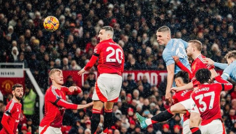 En uno de los partidos destacados de la Premier, el conjunto del Manchester United no pudo quedarse con el triunfo y vuelve a perder en liga.