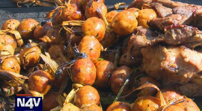 Los visitantes pudieron degustar de chorizos, butifarras, longaniza y salchichones en el parque central de Cojutepeque.