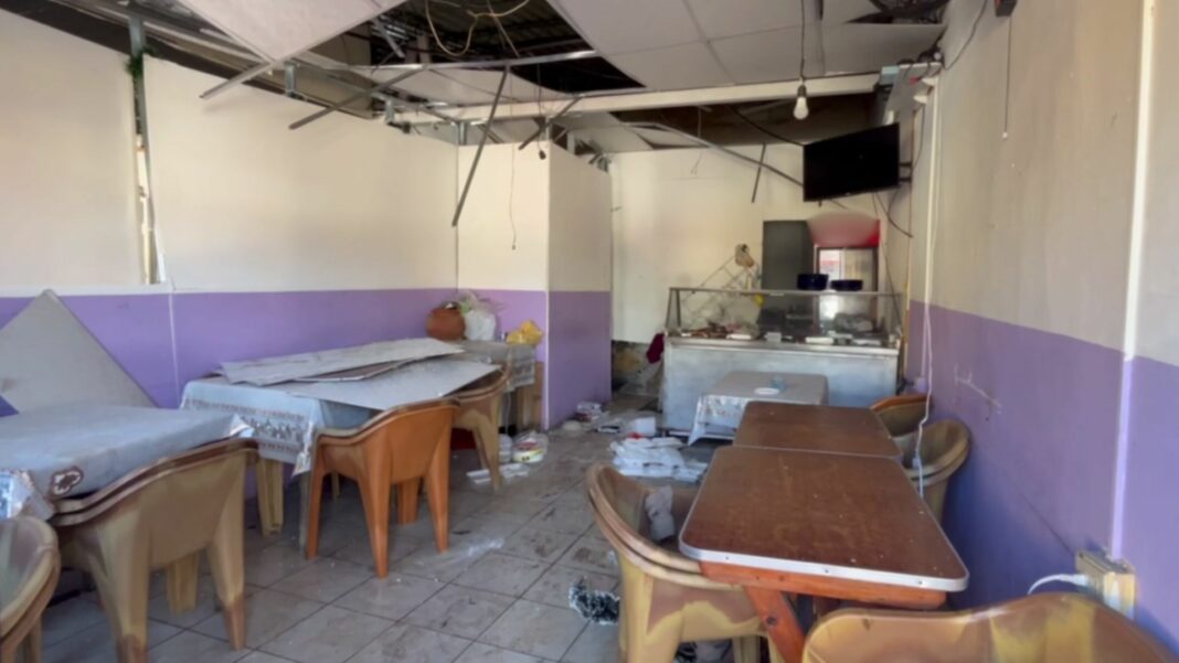 Un cilindro de gas explotó al interior de un comedor ubicado en la calle Ciriaco López del distrito de Santa Tecla, La Libertad.