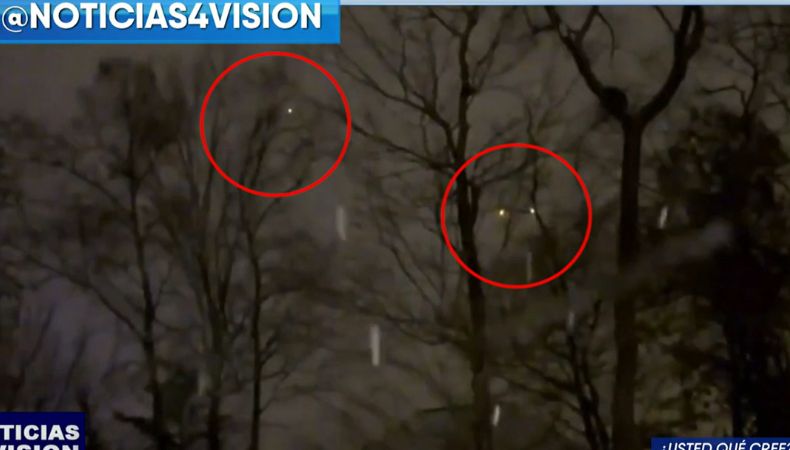 En medio de las fuertes nevadas en Estados Unidos, captaron en el cielo tres luces que se movían de un lado a otro.