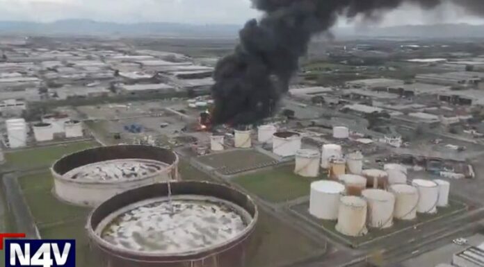 Una fuerte explosión de una refinería en Italia dejó dos muertos, nueve heridos y tres personas desaparecidos.