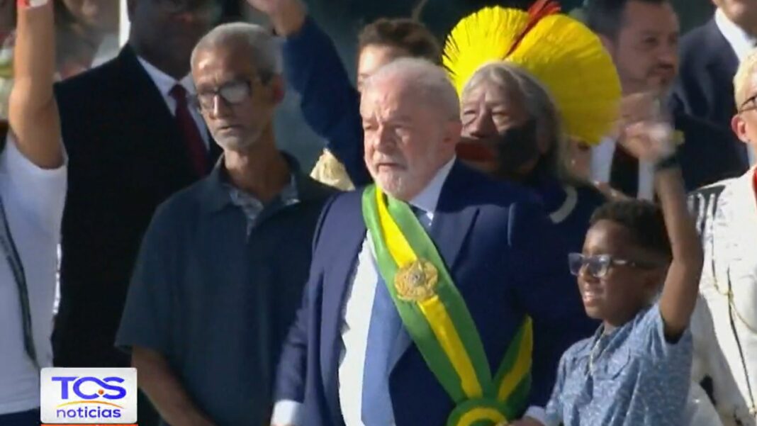 Lula da Silva se está recuperando en cuidados intensivos de una cirugía para drenar una hemorragia intracraneal.