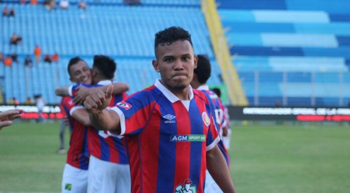 El atacante de FAS, que fue decisivo frente a Águila, dijo que el buen momento que vive también se debe a su paso por la Selecta.