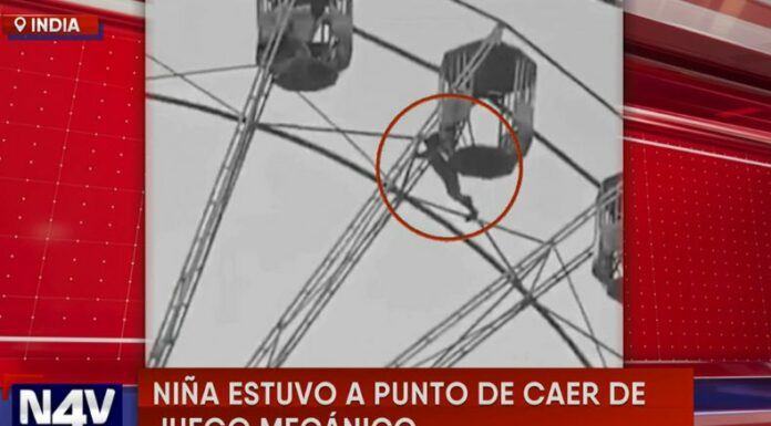 En la India, una niña vivió momentos impactantes y de terror, tras estar a punto de caer de un juego mecánico.