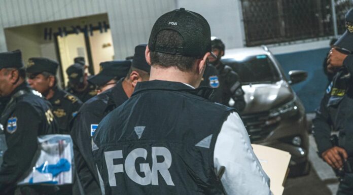 La FGR realizó el operativo contra 15 sujetos, quienes se dedicaban al tráfico ilícito de drogas en cuatro departamentos del país.