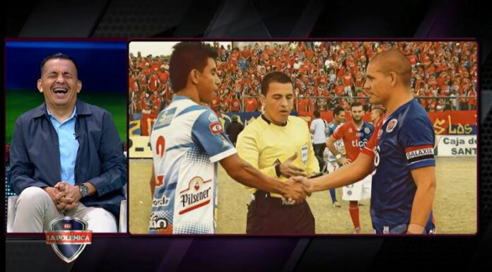 El exárbitró recordó el curioso suceso que tuvo lugar en el derbi santaneco correspondiente a las semifinales del Clausura 2015.