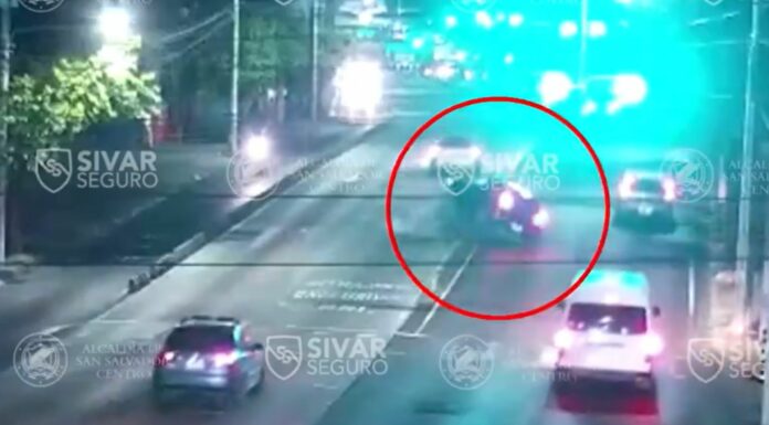 Un conductor sufrió un accidente en horas de la madrugada de este día sobre la alameda Juan Pablo II y Ave. Monseñor Romero.