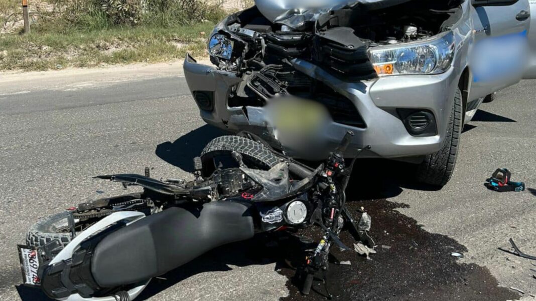 Un joven motociclista perdió la vida tras impactar contra el conductor de un pick up en San Isidro, Cabañas.