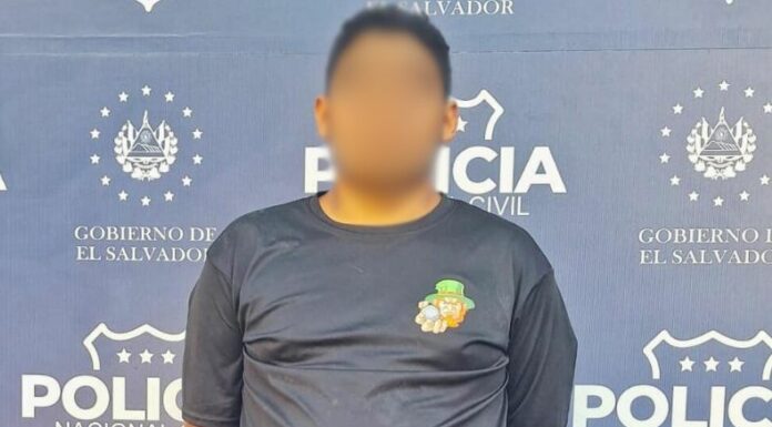 La Policía Nacional Civil (PNC) capturó a un hombre acusado de vender droga en la comunidad 22 de abril, en Soyapango.