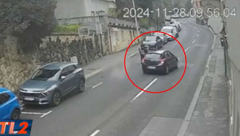 En Croacia, una mujer no aseguró los frenos de su vehículo y terminó provocando un accidente al chocar con varios automóviles.